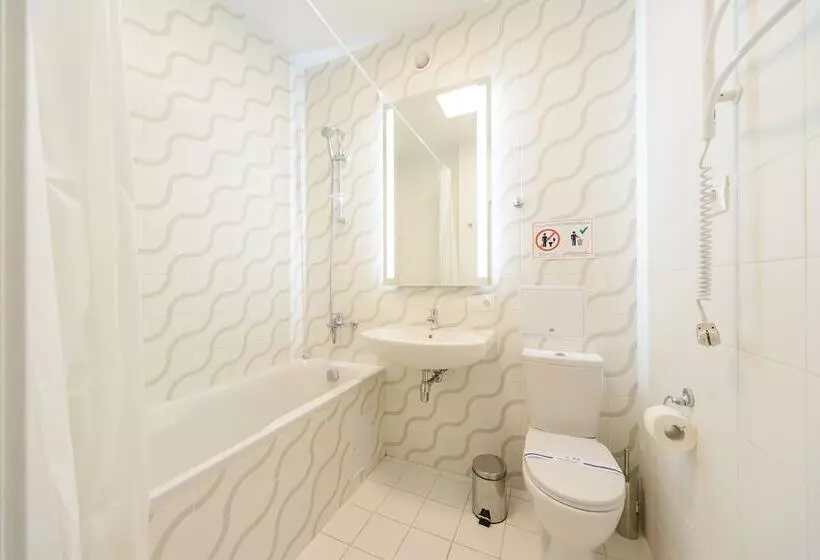 Standard-studio Kaupunkinäkymä, Partner Guest House Baseina