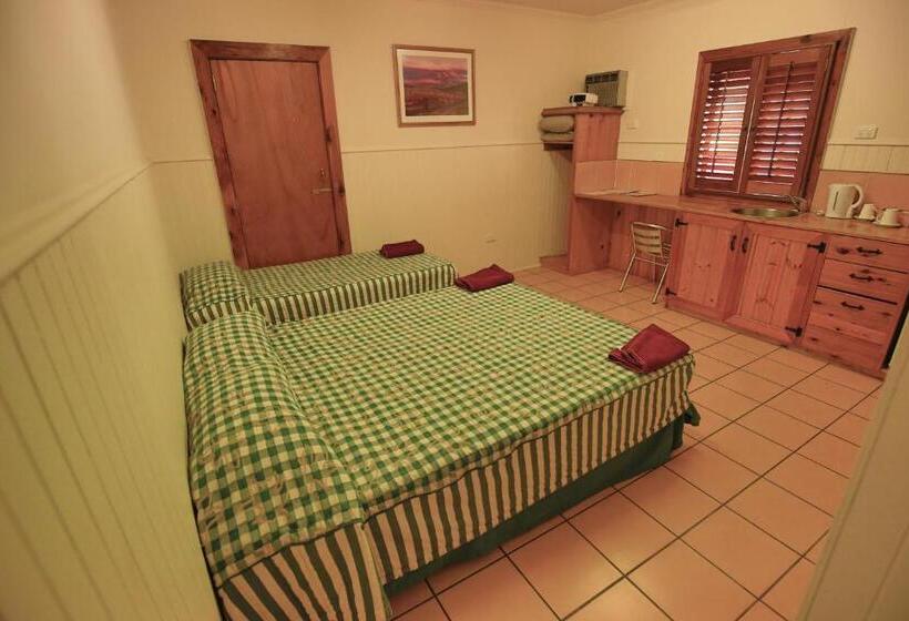 غرفة قياسية ثلاثية, Brisbane Manor