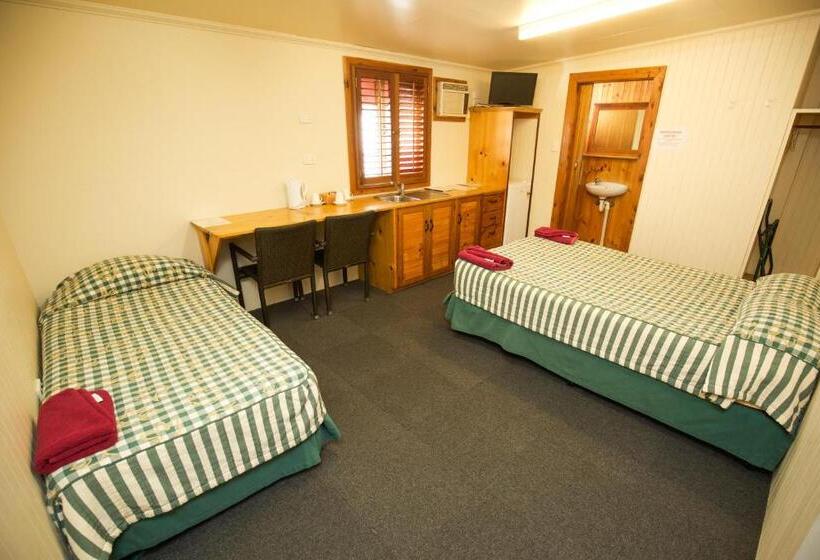 غرفة قياسية ثلاثية, Brisbane Manor