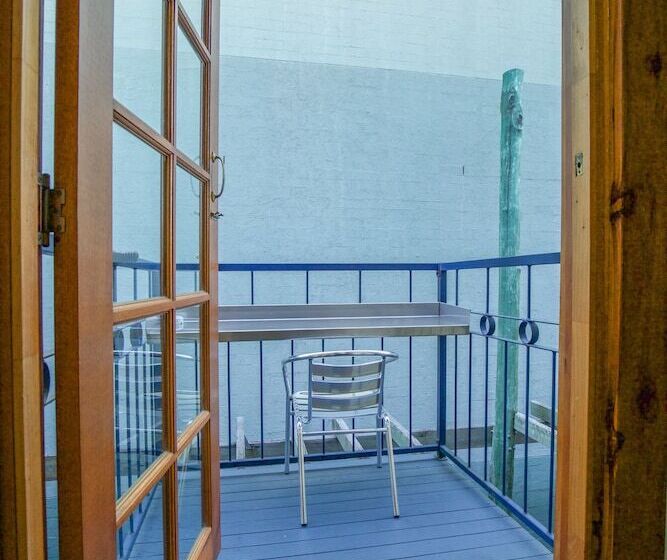 غرفة قياسية فردية, Brisbane Manor