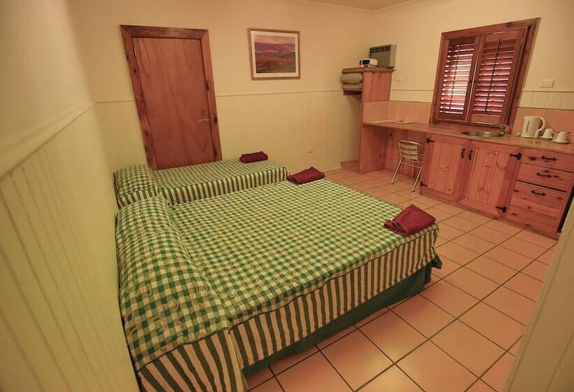 غرفة قياسية ثلاثية, Brisbane Manor