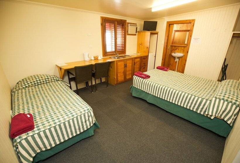 غرفة قياسية ثلاثية, Brisbane Manor