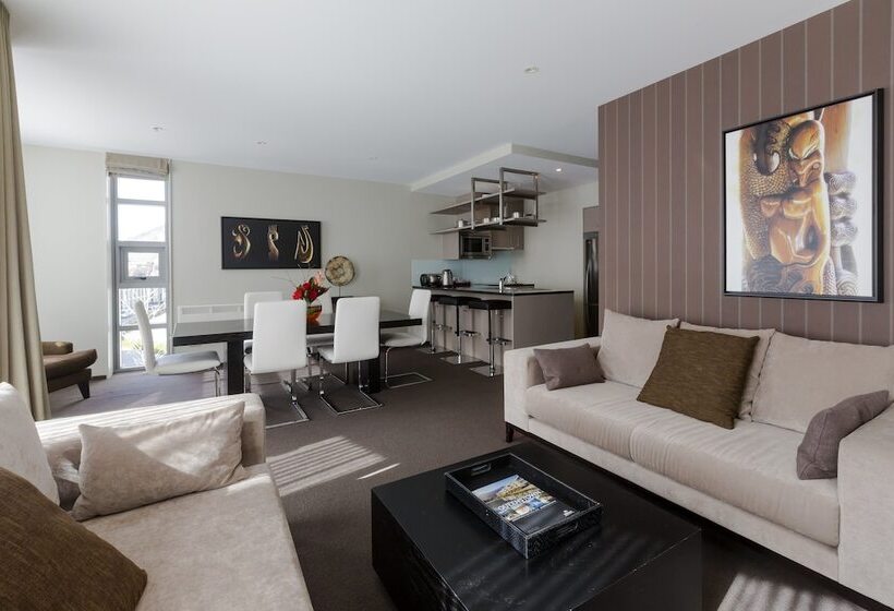 Apartamento 2 Dormitórios, Queenstown Village Apartments