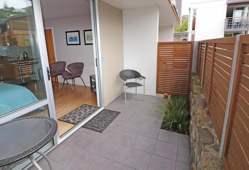 استودیوی سوپریور, Sumner Bay Motel