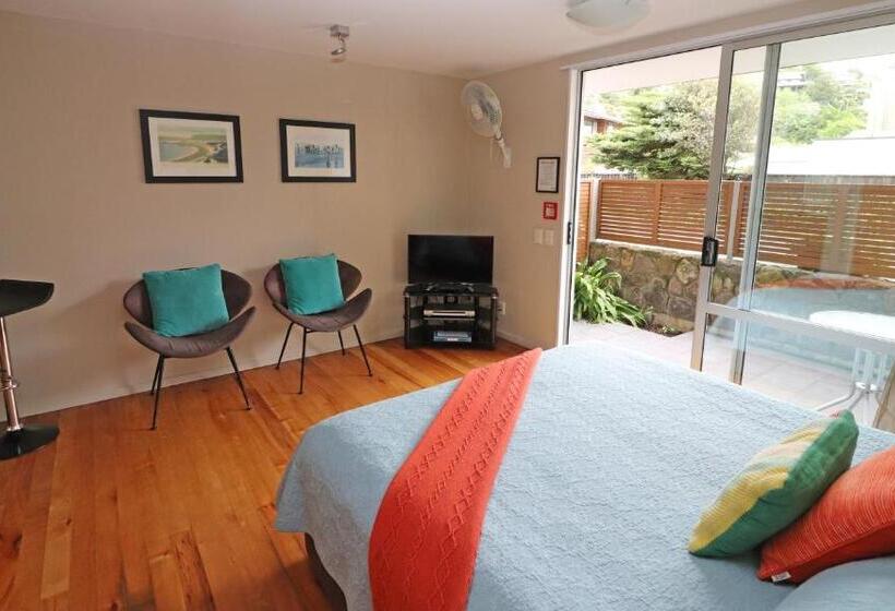 استودیوی سوپریور, Sumner Bay Motel