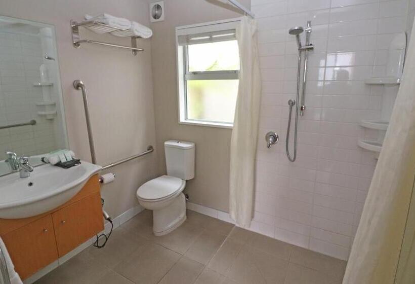 استودیوی سوپریور, Sumner Bay Motel