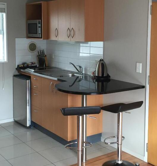 استودیوی سوپریور, Sumner Bay Motel