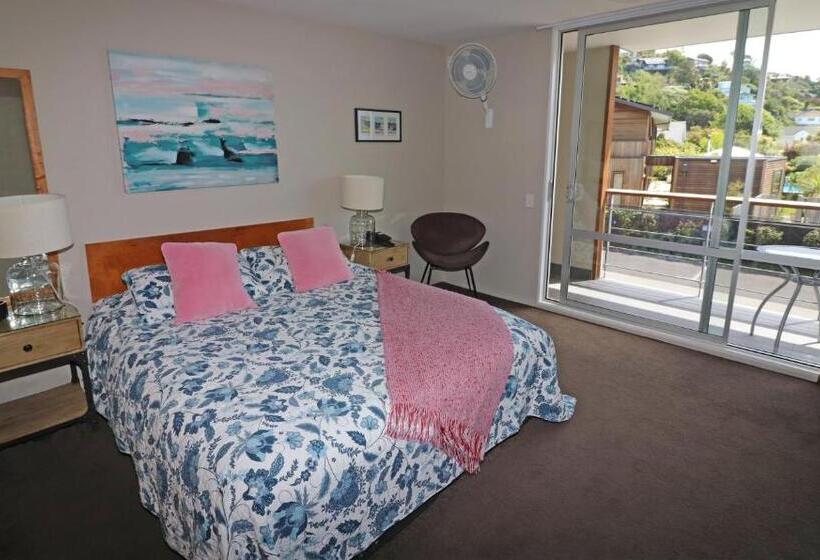 استودیوی سوپریور, Sumner Bay Motel