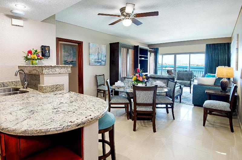 سوییت با چشمانداز دریا, The Villas At Simpson Bay Resort