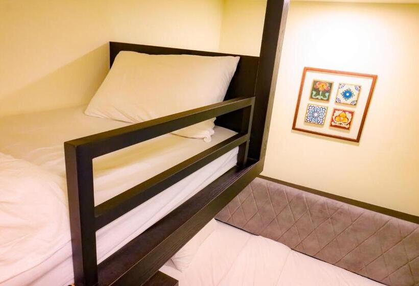 חדר סופריור, Bishop