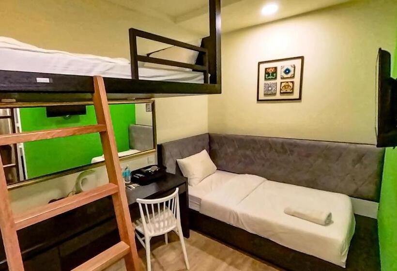 חדר סופריור, Bishop