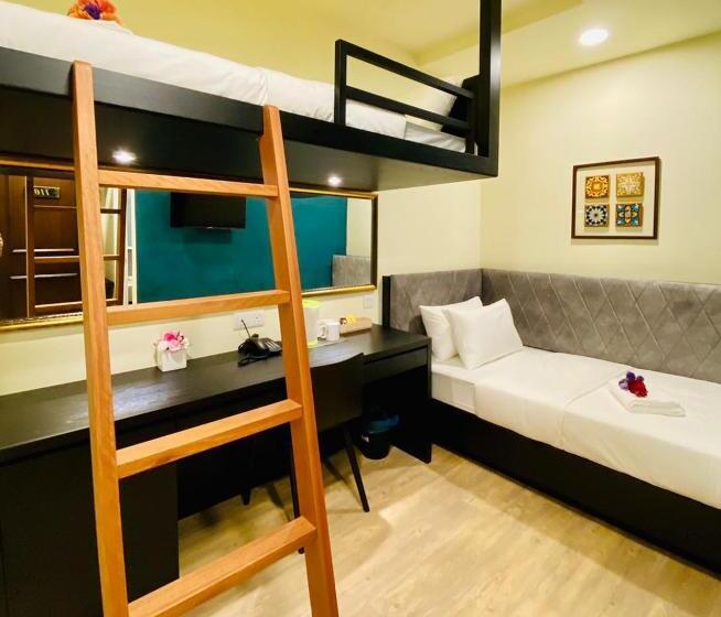 חדר סופריור, Bishop