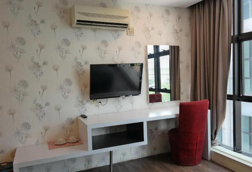 Номер Deluxe, Summer Oscar Boutique