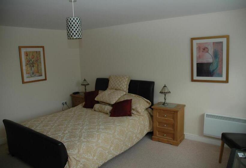 غرفة قياسية, Queens Head