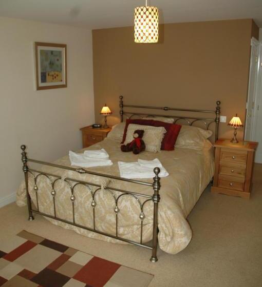 جناح عائلي, Queens Head