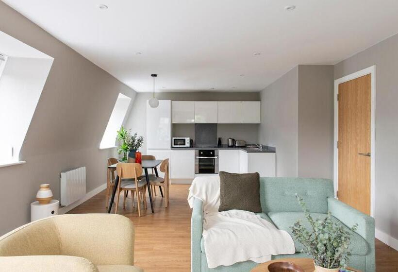 דירת חדר, Cove Minshull Street