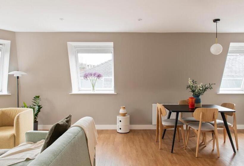 דירת חדר, Cove Minshull Street