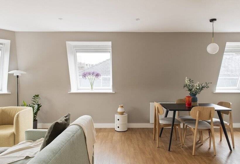 דירת חדר, Cove Minshull Street