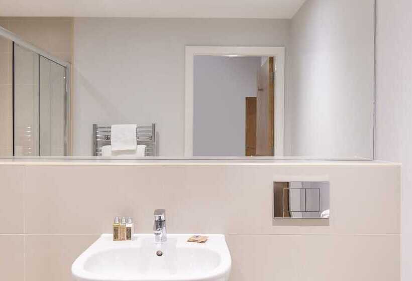 דירת שני חדרים, Cove Minshull Street