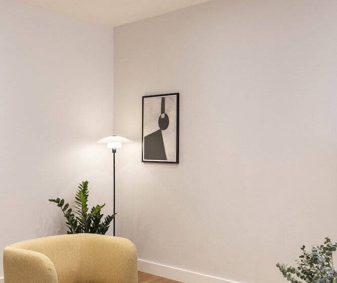 דירת שני חדרים, Cove Minshull Street