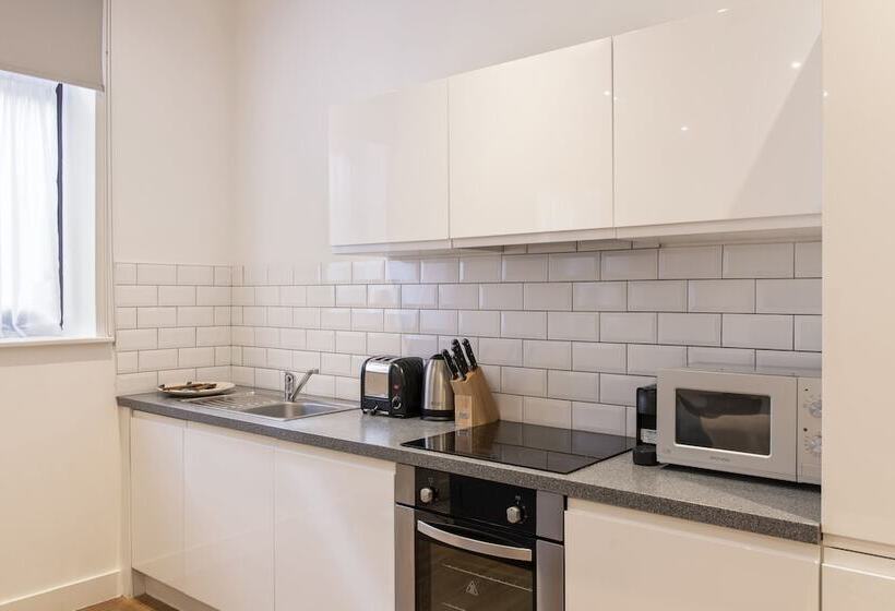 דירת שני חדרים, Cove Minshull Street