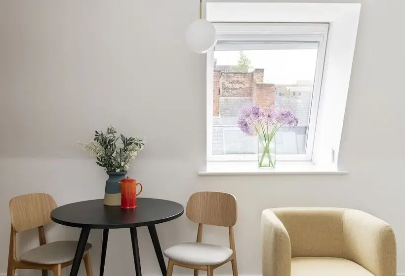 スタンダードスタジオ, Cove Minshull Street