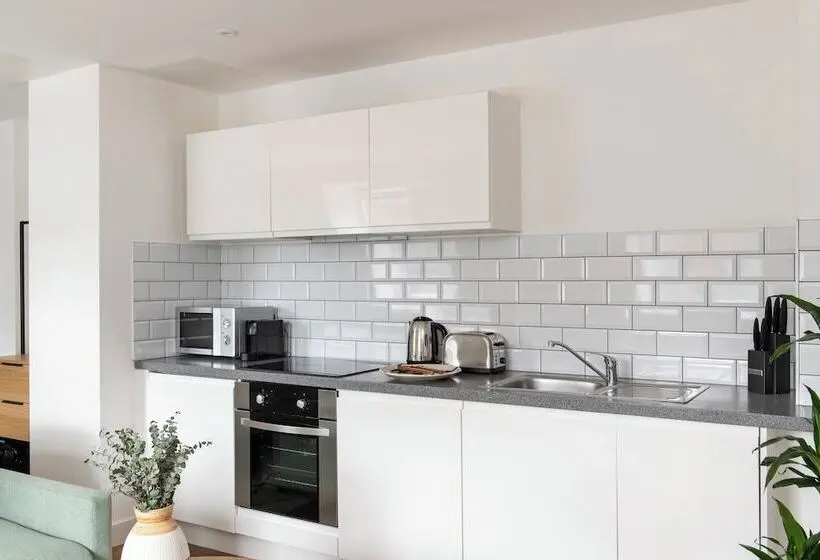 スタンダードスタジオ, Cove Minshull Street