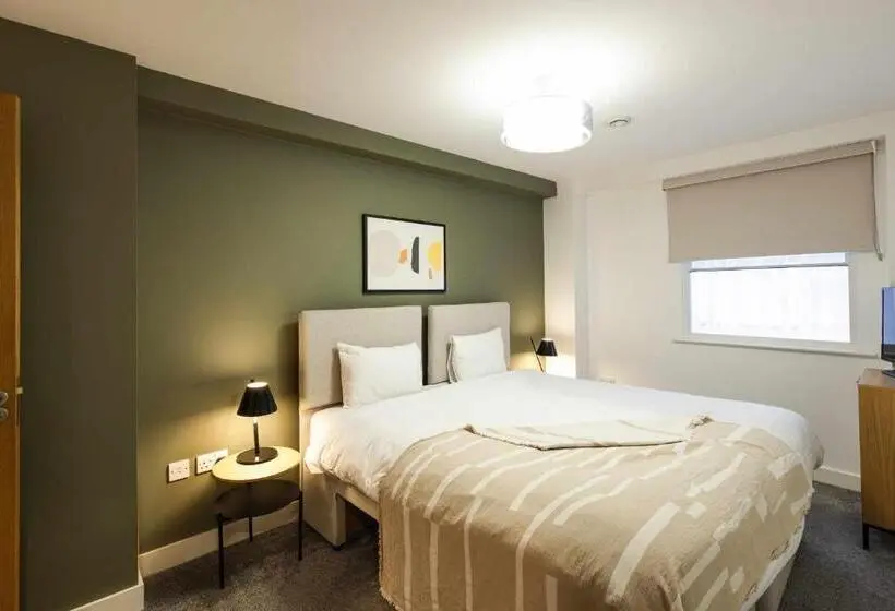 سوئیت 2 خوابه, Cove Minshull Street