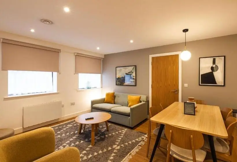 سوئیت 2 خوابه, Cove Minshull Street