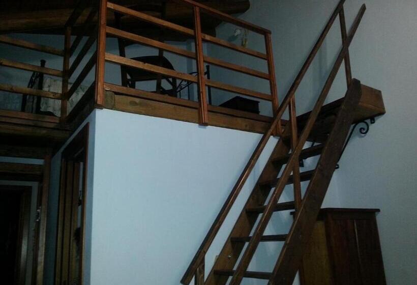 חדר אקונומי לשלושה, La Corte Di Lucina