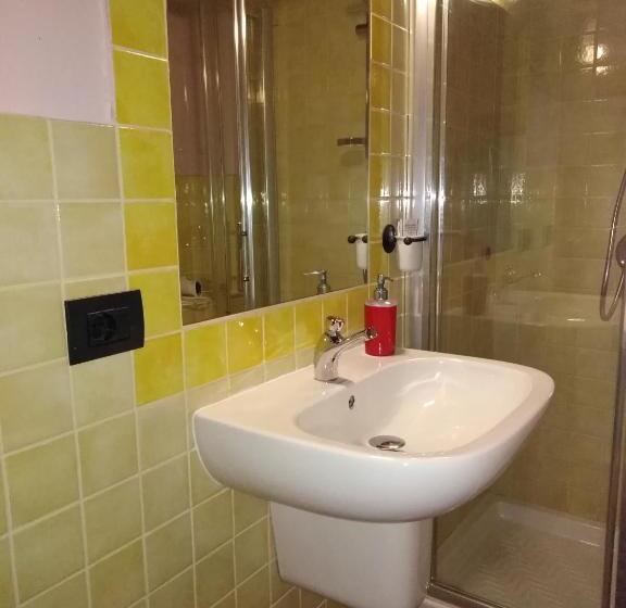 חדר סטנדרט לשלושה, La Corte Di Lucina