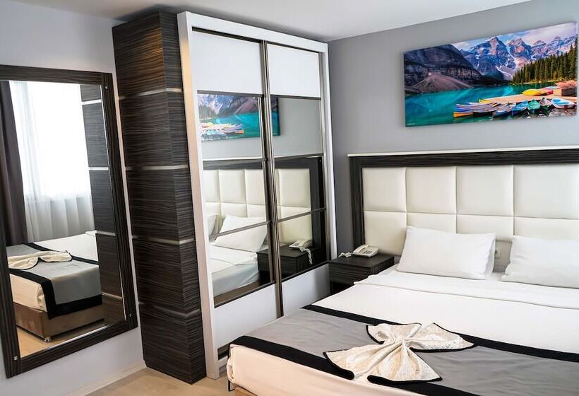 Camera Economy, Pasaport Pier