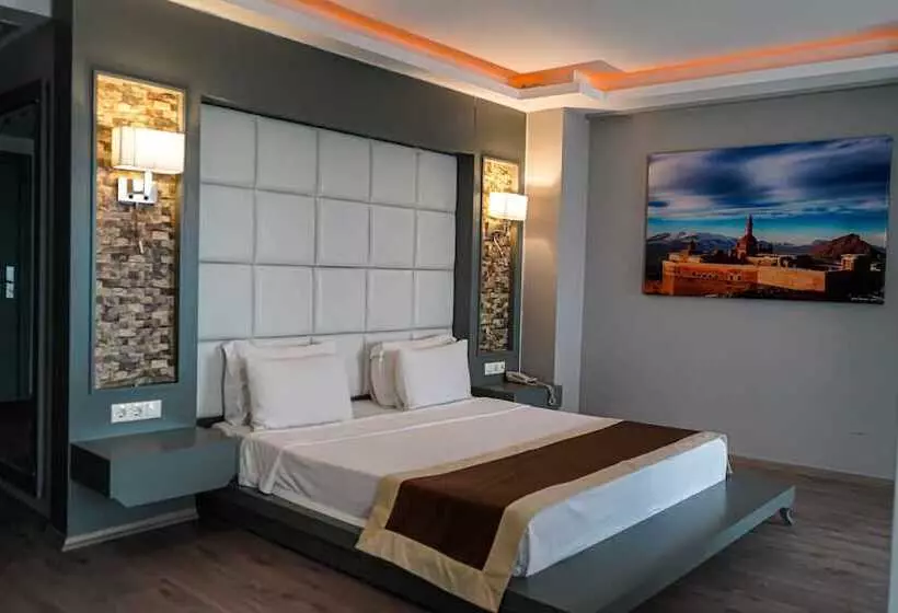 اتاق لوکس با چشمانداز دریا, Pasaport Pier