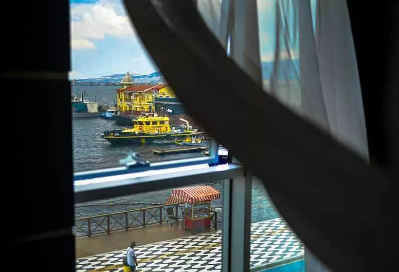 اتاق لوکس با چشمانداز دریا, Pasaport Pier