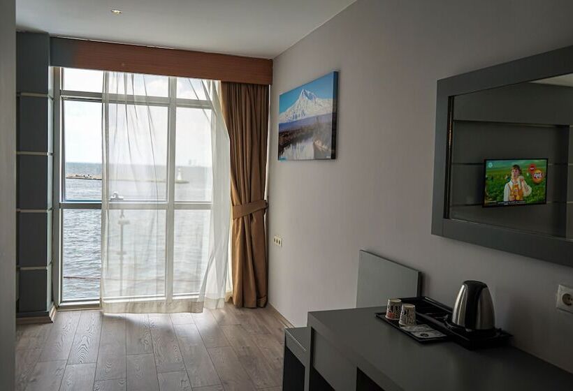 Camera Deluxe Vista Mare, Pasaport Pier