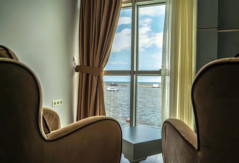 Camera Deluxe Vista Mare, Pasaport Pier