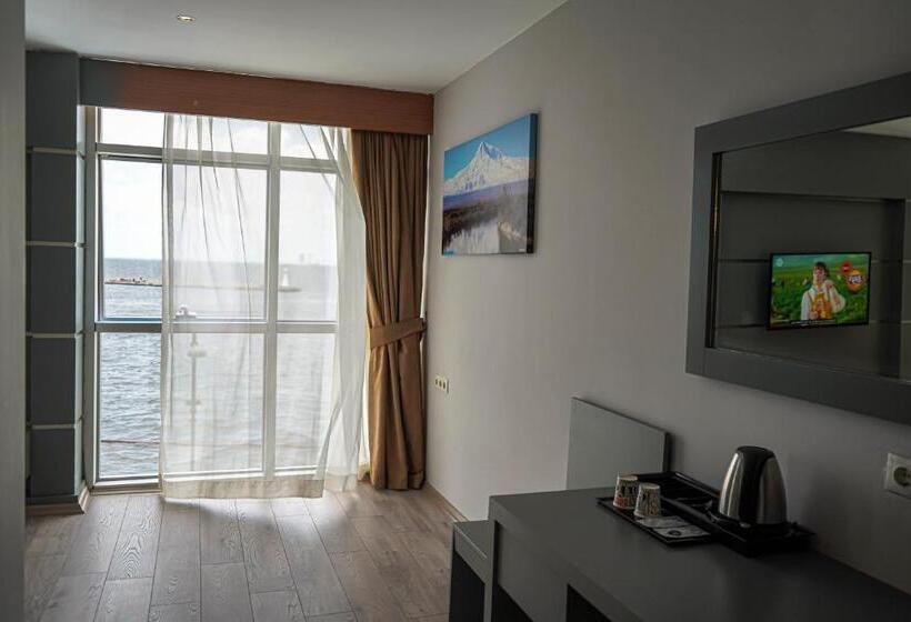 Camera Deluxe Vista Mare, Pasaport Pier