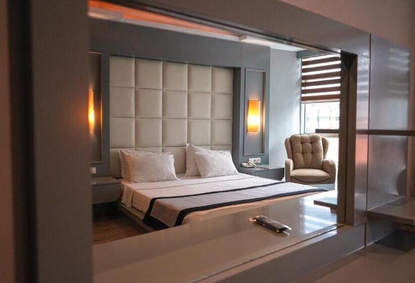 Junior Suite Vista Città, Pasaport Pier