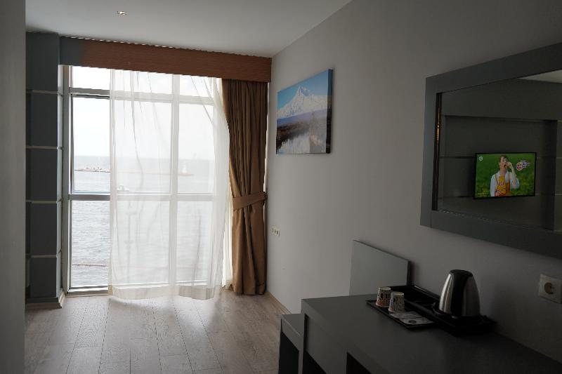 Camera Deluxe Vista Mare, Pasaport Pier