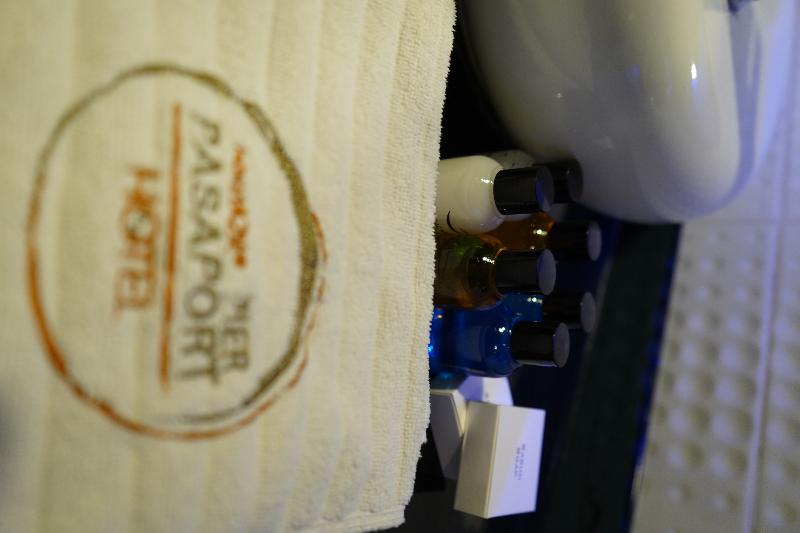 Camera Economy, Pasaport Pier