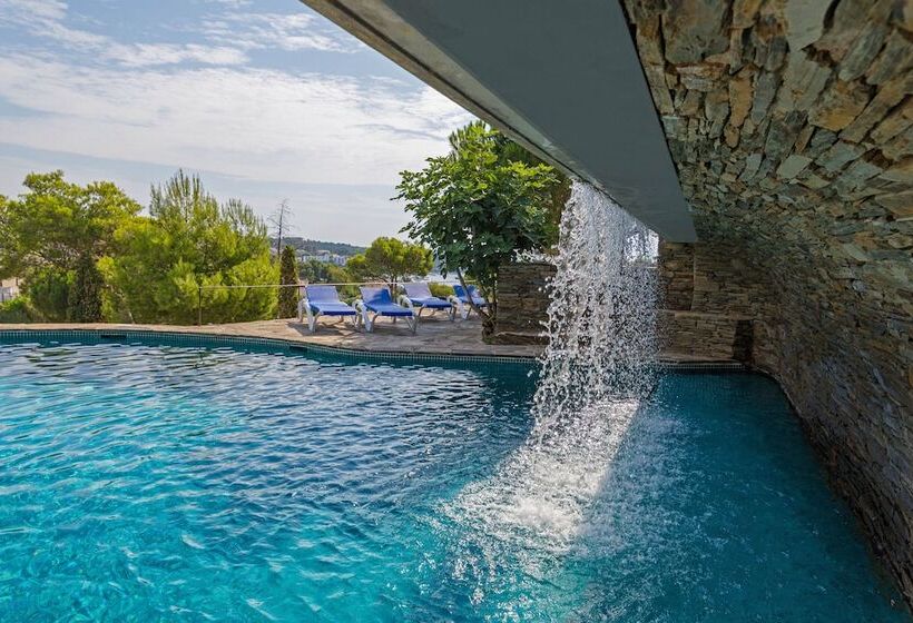 Номер Стандарт Вид на Горы, Rec De Palau