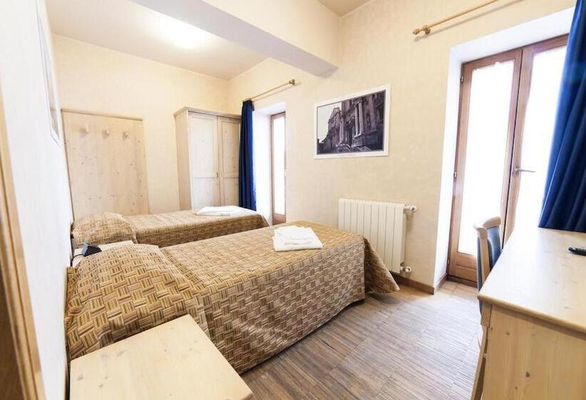 Camera Standard, Rifugio Sapienza