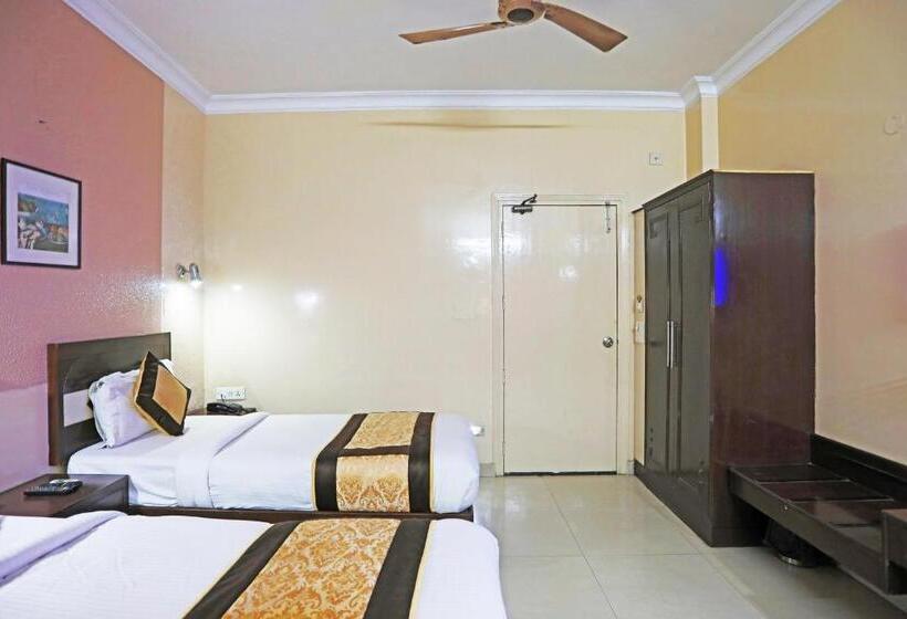Economy Quadruple Room, Tashkent Palace   Near New Delhi Railway Station