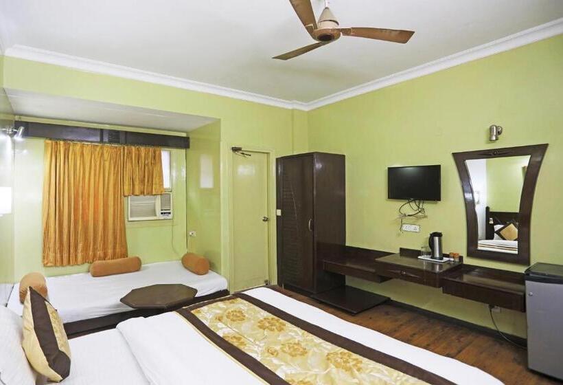 Economy Quadruple Room, Tashkent Palace   Near New Delhi Railway Station