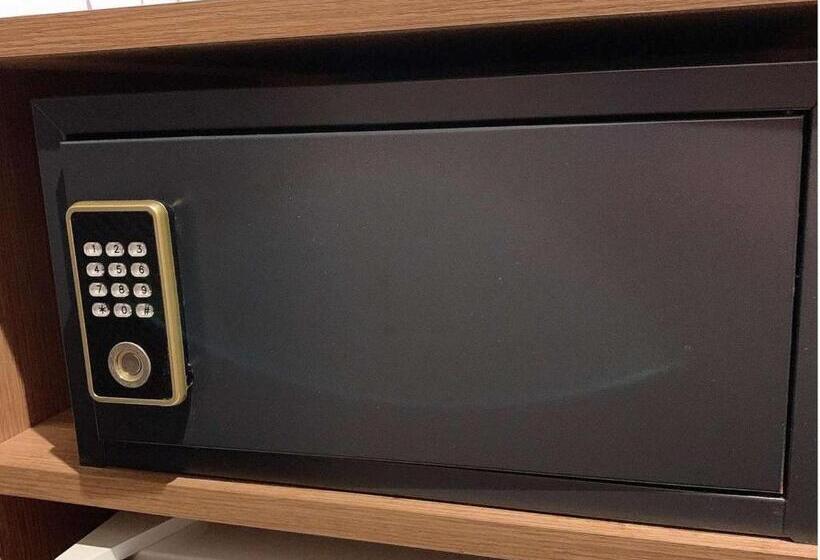 Quarto Basic Cama Casal, Mystays Gotanda