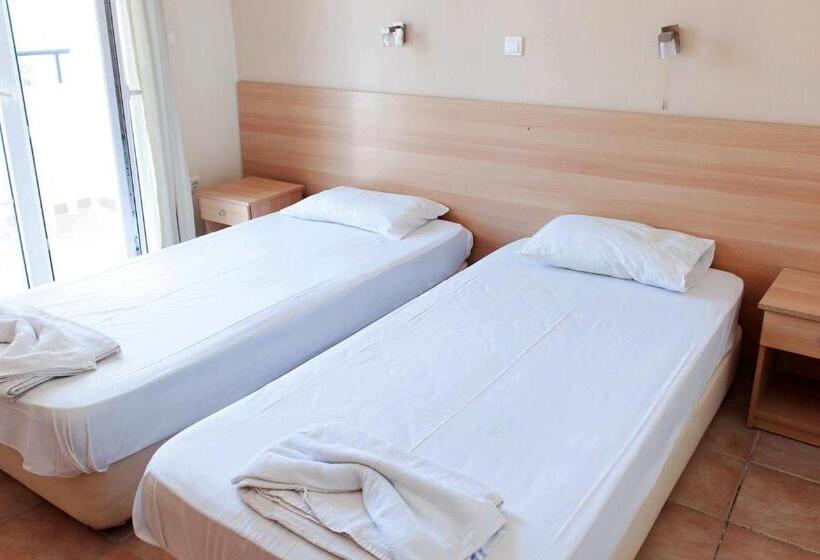 スタンダードトリプルルーム, Quayside Village