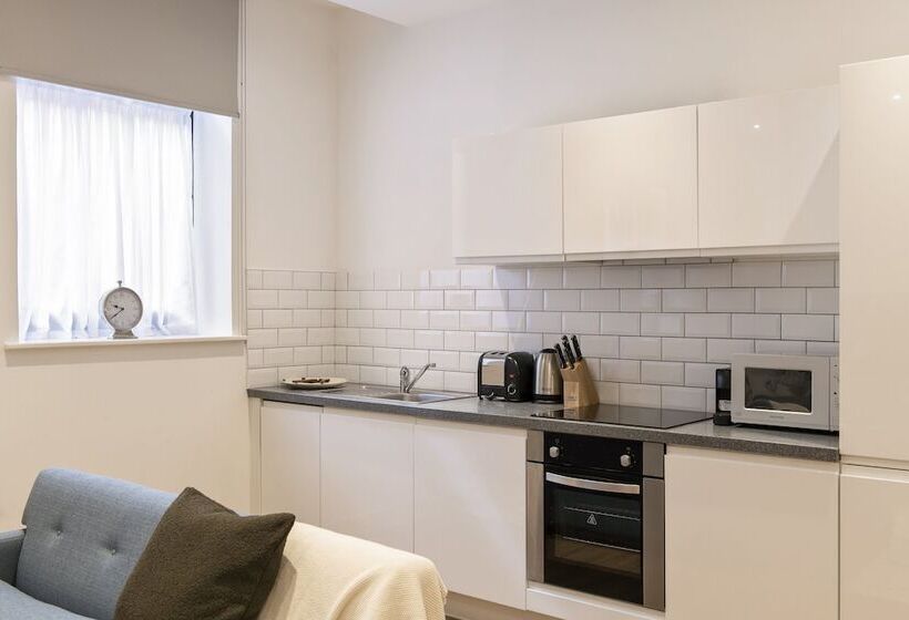 דירת שני חדרים, Cove Minshull Street