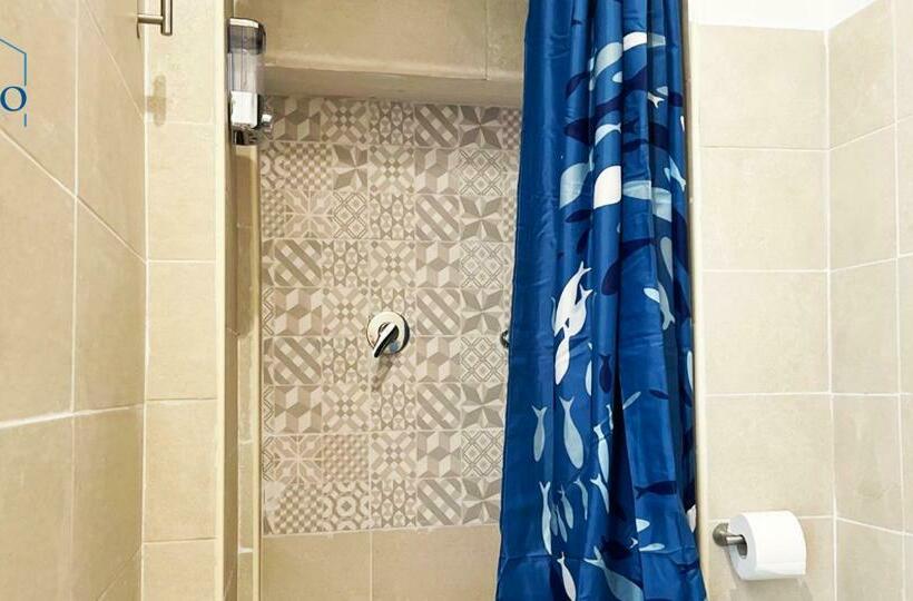 四人标准间, Samo Rooms