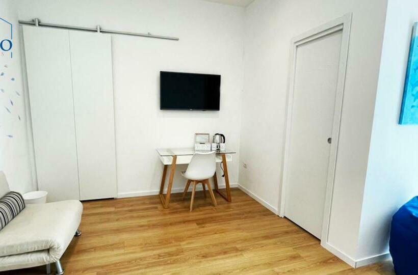 四人标准间, Samo Rooms