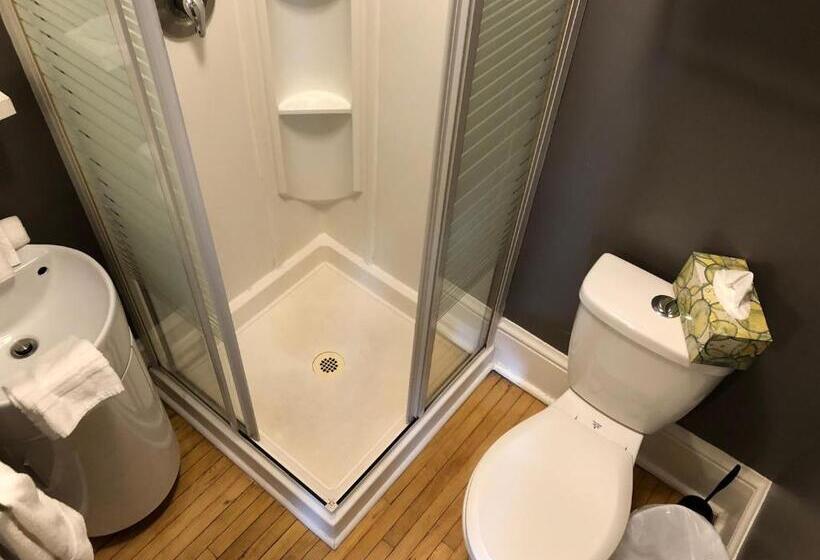 スタンダードルーム, Leaside Manor